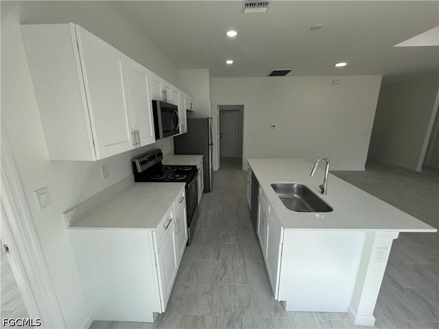 4001 22nd ST SW, Lehigh Acres, FL 33976