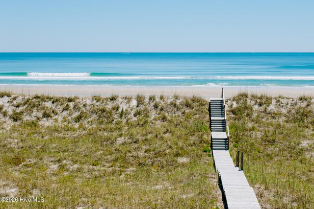 8 Beach Road S, Wilmington, NC 28411