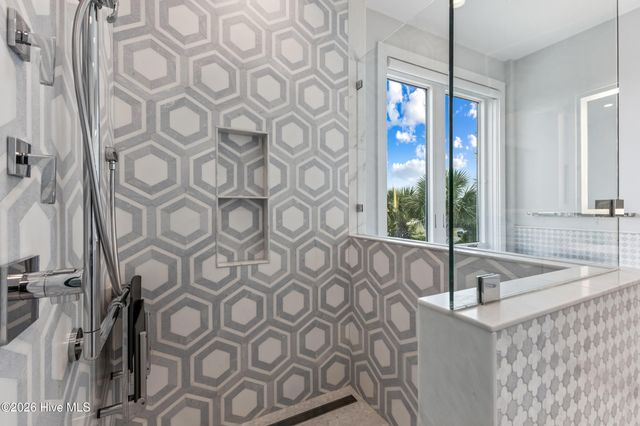 8 Beach Road S, Wilmington, NC 28411