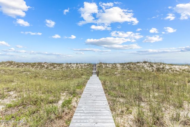 8 Beach Road S, Wilmington, NC 28411