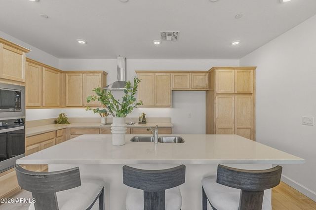 2121 W SONORAN DESERT Drive 99, Phoenix, AZ 85085