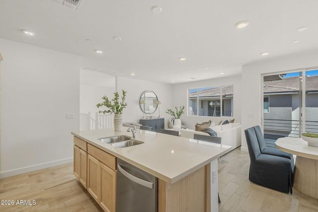 2121 W SONORAN DESERT Drive 99, Phoenix, AZ 85085