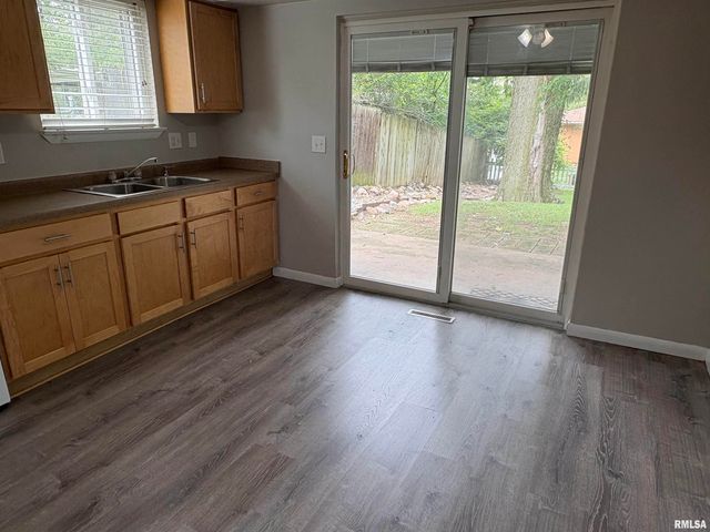 3409 N CALIFORNIA Avenue B, Peoria, IL 61603