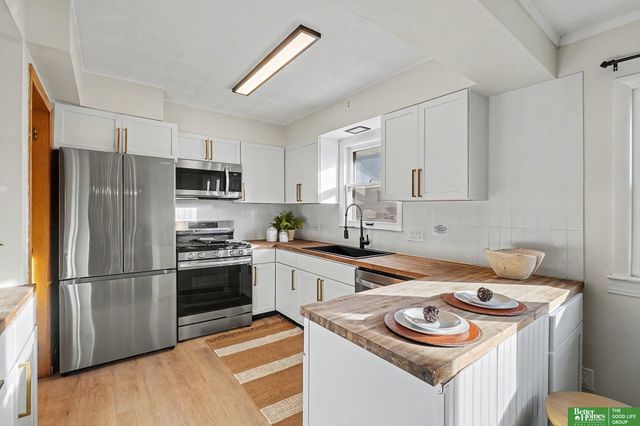 4185 Chicago Street, Omaha, NE 68131