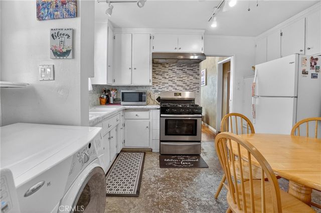 2517 W Redondo Beach, Gardena, CA 90249