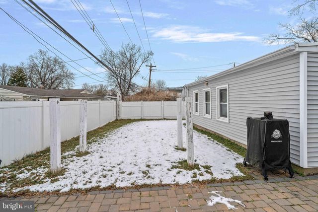 137 IDLEWILD RD, Levittown, PA 19057