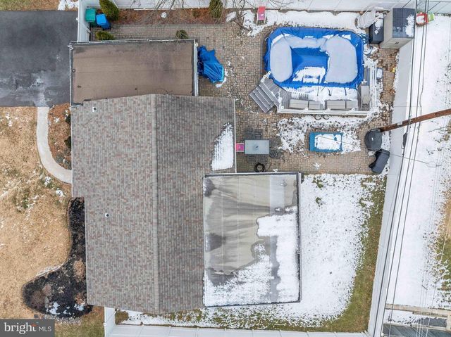 137 IDLEWILD RD, Levittown, PA 19057