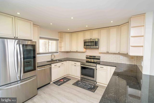 137 IDLEWILD RD, Levittown, PA 19057