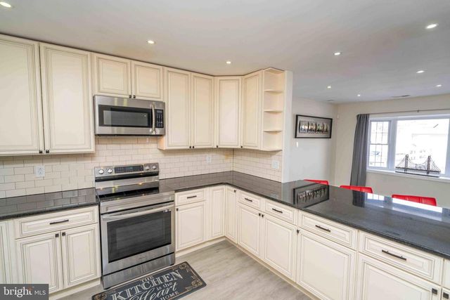 137 IDLEWILD RD, Levittown, PA 19057