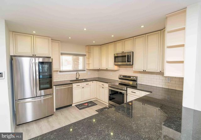 137 IDLEWILD RD, Levittown, PA 19057