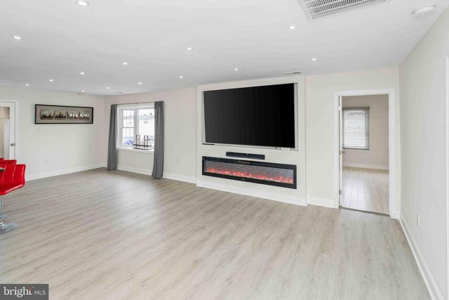 137 IDLEWILD RD, Levittown, PA 19057