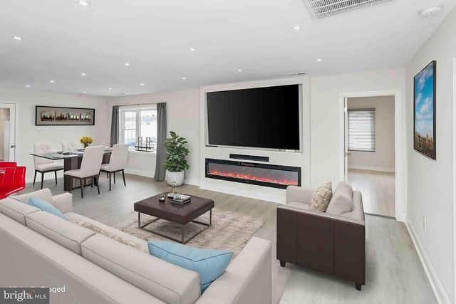 137 IDLEWILD RD, Levittown, PA 19057