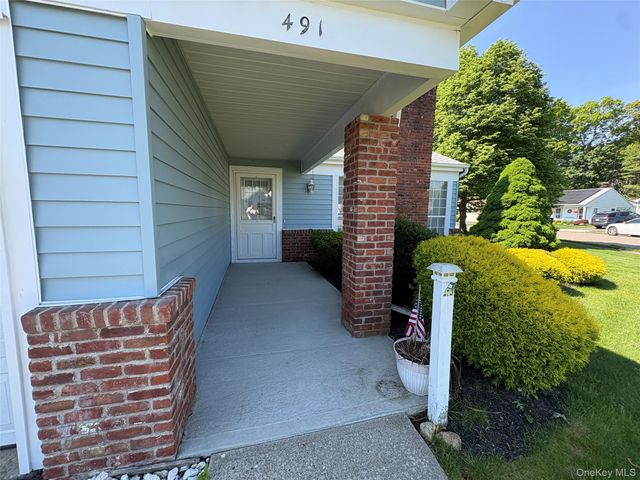 491 Stratford Lane, Ridge, NY 11961