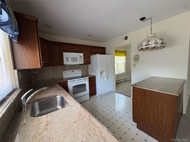 491 Stratford Lane, Ridge, NY 11961