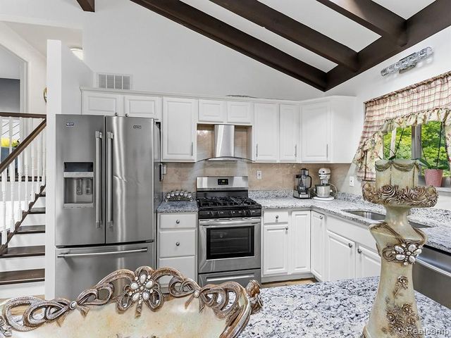 17361 W Outer Drive, Dearborn Heights, MI 48127