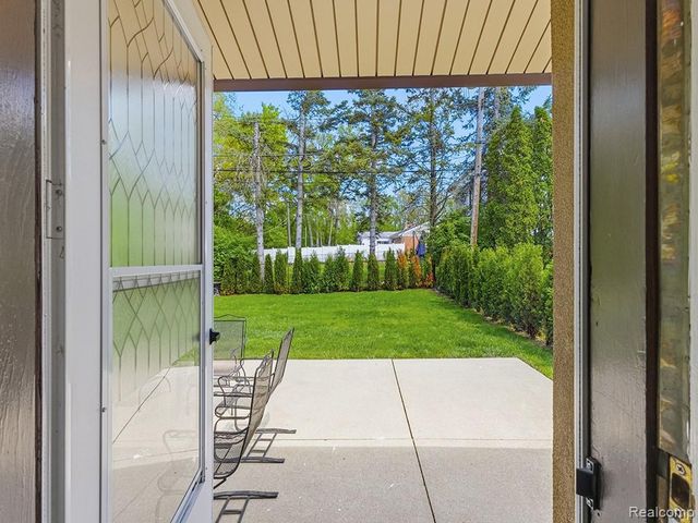 17361 W Outer Drive, Dearborn Heights, MI 48127