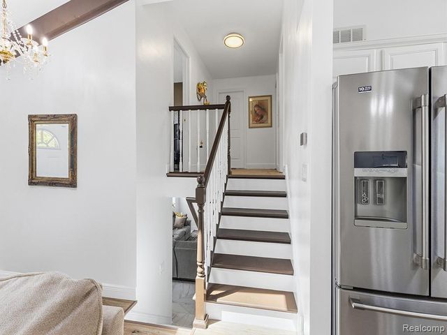 17361 W Outer Drive, Dearborn Heights, MI 48127