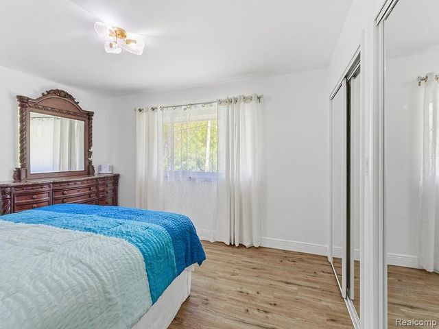 17361 W Outer Drive, Dearborn Heights, MI 48127