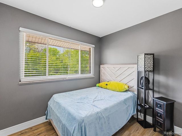 17361 W Outer Drive, Dearborn Heights, MI 48127