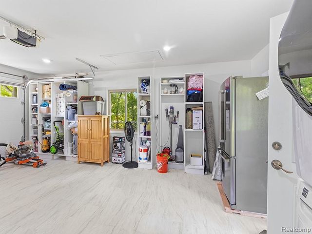 17361 W Outer Drive, Dearborn Heights, MI 48127