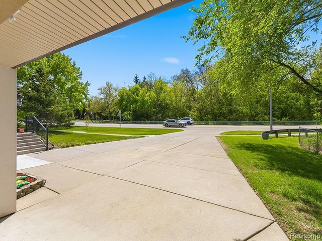 17361 W Outer Drive, Dearborn Heights, MI 48127