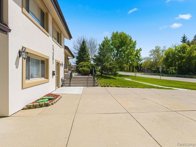 17361 W Outer Drive, Dearborn Heights, MI 48127