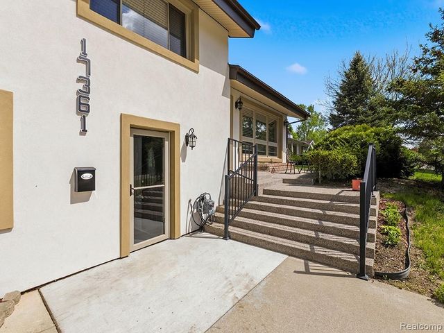 17361 W Outer Drive, Dearborn Heights, MI 48127