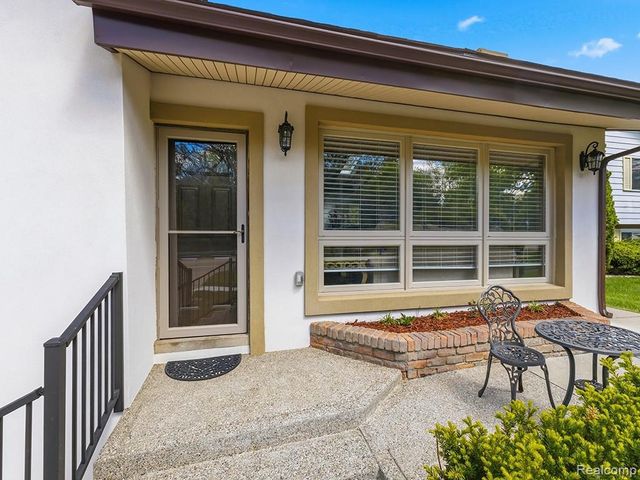 17361 W Outer Drive, Dearborn Heights, MI 48127