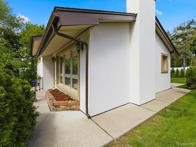 17361 W Outer Drive, Dearborn Heights, MI 48127