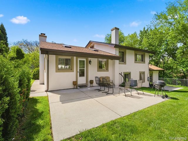 17361 W Outer Drive, Dearborn Heights, MI 48127