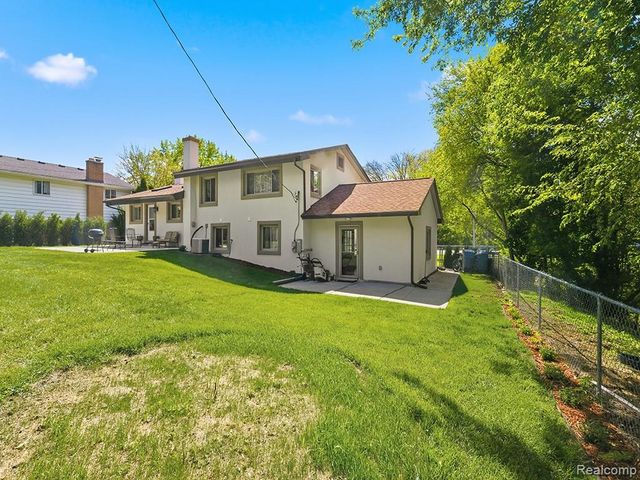 17361 W Outer Drive, Dearborn Heights, MI 48127