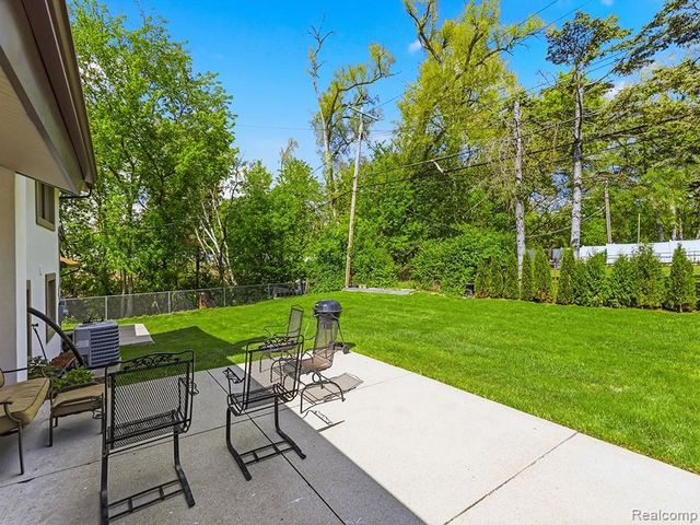 17361 W Outer Drive, Dearborn Heights, MI 48127