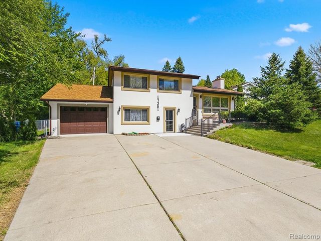 17361 W Outer Drive, Dearborn Heights, MI 48127