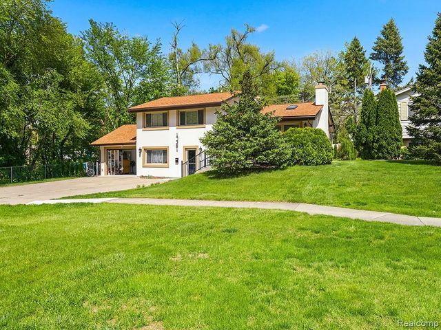 17361 W Outer Drive, Dearborn Heights, MI 48127