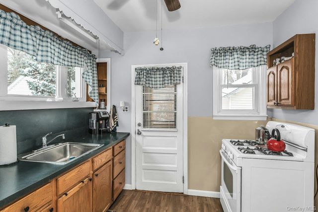 9 Belmont Avenue, Floral Park, NY 11001