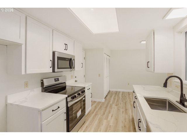 11940 Sw KING JAMES Pl, King City, OR 97224