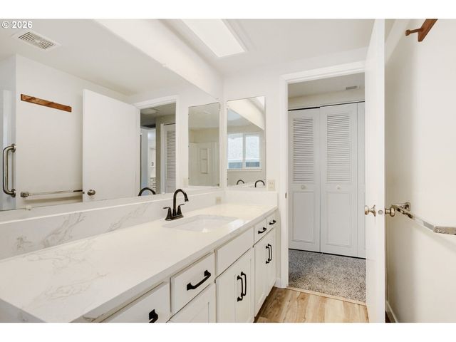 11940 Sw KING JAMES Pl, King City, OR 97224