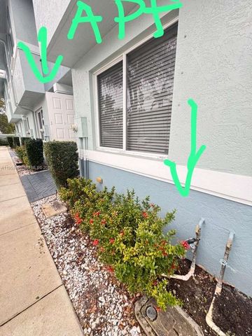 1909 Hibiscus Ln 1909, Riviera Beach, FL 33404