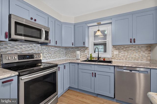 2 PALMER DR, Camp Hill, PA 17011