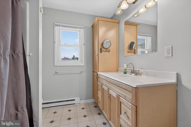 2 PALMER DR, Camp Hill, PA 17011