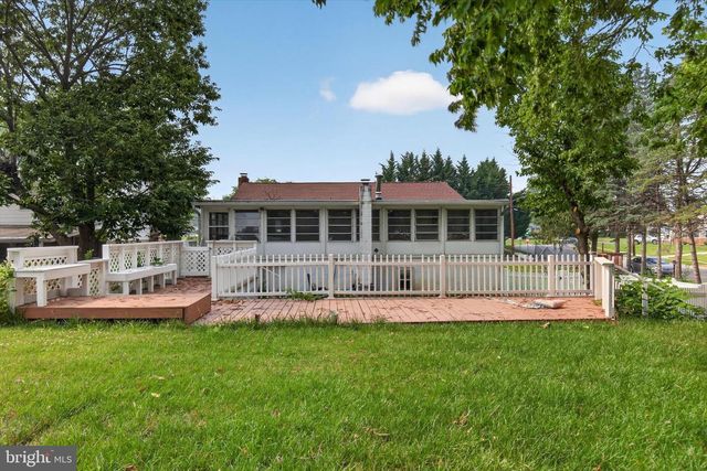 2 PALMER DR, Camp Hill, PA 17011