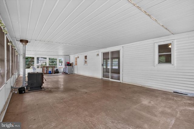 2 PALMER DR, Camp Hill, PA 17011