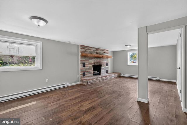 2 PALMER DR, Camp Hill, PA 17011