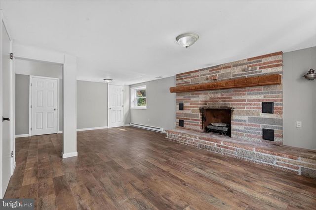 2 PALMER DR, Camp Hill, PA 17011