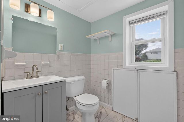 2 PALMER DR, Camp Hill, PA 17011