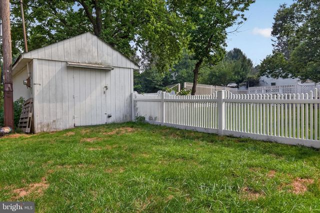 2 PALMER DR, Camp Hill, PA 17011