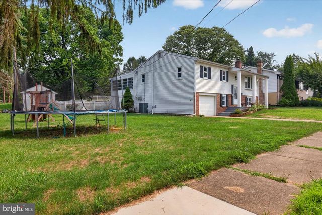 2 PALMER DR, Camp Hill, PA 17011