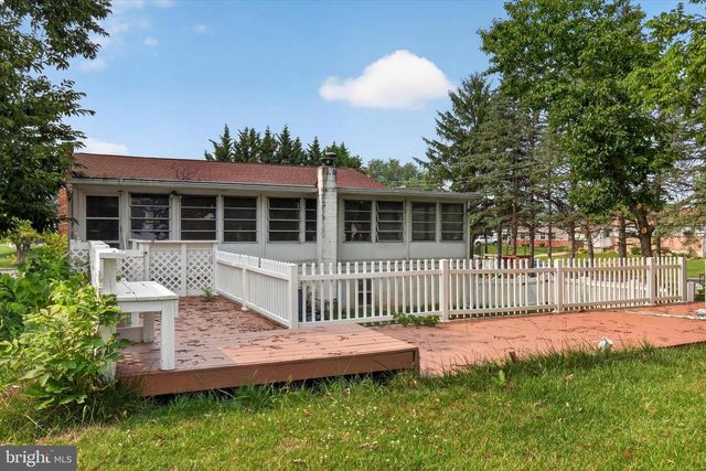 2 PALMER DR, Camp Hill, PA 17011