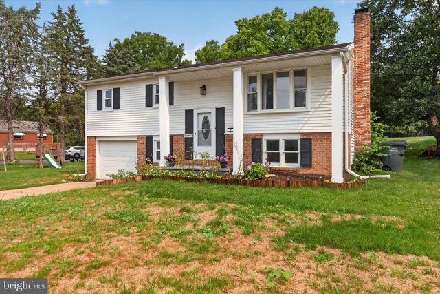2 PALMER DR, Camp Hill, PA 17011