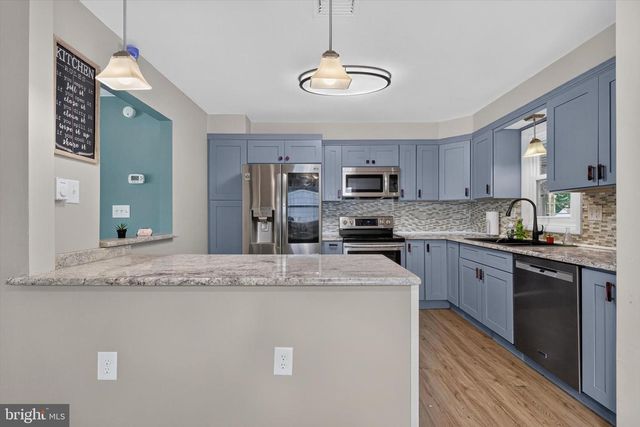2 PALMER DR, Camp Hill, PA 17011